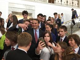 Radosław sikorski w kropce nad i mówił o prawie medialnym, które pis chce zmienić. Dzieci I Mlodziez W Sejmie Radek Sikorski Polityk Politolog Dziennikarz