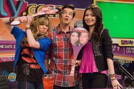 This is the official facebook page for icarly, created by dan schneider for nickelodeon! Icarly Reboot Will Star Miranda Cosgrove Nathan Kress And More Teen Vogue