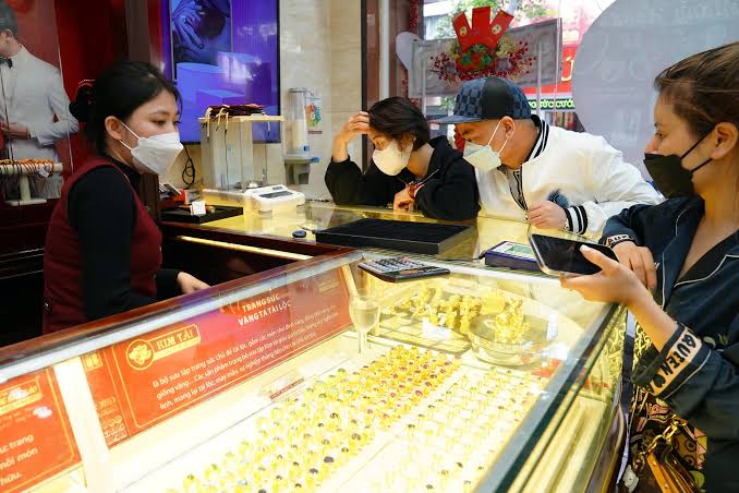 Giá vàng hôm nay 9.8.2024: Vàng nhẫn tăng lên 77,5 triệu đồng