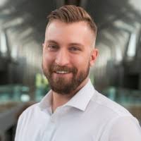 200+ profilů „Macuga“