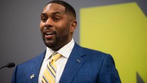 Sharron Moore's Instagram, Twitter & Facebook