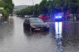 Die feuerwehren standen samstagabend in teilen oberösterreichs nach einem heftigen unwetter im großeinsatz. Schweres Unwetter Im Raum Gmunden Salzi At