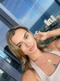 Donna Johansen's Instagram, Twitter & Facebook