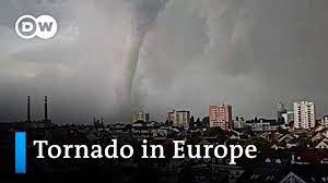 Tornadoes are vertical funnels of rapidly spinning air. Mn8 W1n5hy9z0m