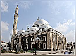 Khalid r.a seorang lelaki yang bertubuh kekar, berpundak lebar dan perawakan yang menyerupai umar bin khattab r.a. Khalid Bin Al Walid Mosque Khalid Ibn Al Walid 590 642 Flickr