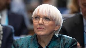 Claudia Roth fordert mehr Einfluss der Regierung auf die Documenta