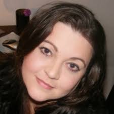 Julie Viner's Instagram, Twitter & Facebook