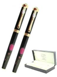 Indiferent ca vrei sa inlocuiesti penita stiloului tau marca pelikan sau vrei sa scrii cu alta grosime, gasesti la click birotica modelul cautat. Stilou Penita Din Aur Picasso Gold 80