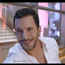 Baris Arduc Brasil On Instagram Completamente Irresistivel Com Esse Sorriso Lindo E Essa Piscadin Bari Instagram Turkish Actors