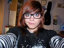 Maquillaje y peinado Emo/Scene sencillo (pelo corto)