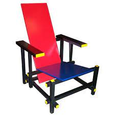 Parce que la chaise rouge et bleue de gerrit rietveld est l'aboutissement d'une recherche. Plateau De Lit Rietveld Karen Bouchami