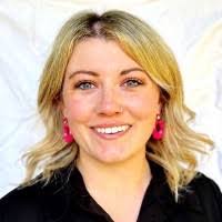 Maggie Hunter's Instagram, Twitter & Facebook