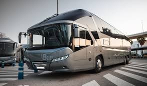 Alquila tu autobús para rutas escolares, excursiones culturales, actividades extraescolares. Alquiler De Autocar Vip En Barcelona Badabus