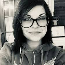 Shana Darby's Instagram, Twitter & Facebook