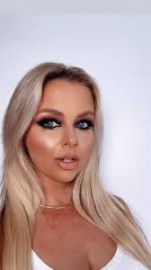 Hayley Robertson's Instagram, Twitter & Facebook