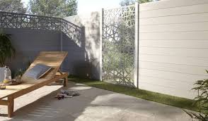 Des Clotures En Kit Tres Pratiques Cloture Castorama Cloture Maison Cloture Composite