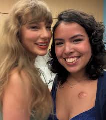 More from Taylor's visit to the children and staff at Joe DiMaggio  Children's hospital in Florida today 🥹💕