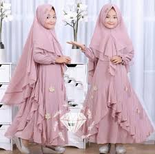 Try on baju pesta brokat muslim modern dengan model baju brokat terbaru untuk pesta, lebaran dan acara formal yang cocok. Model Baju Pesta Anak Anak Muslim Hijabfest