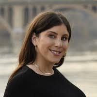 Elizabeth Schott's Instagram, Twitter & Facebook