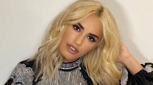 With adrián suar, natalia oreiro, muriel santa ana, claudia fontán. Que Dijo Lali Esposito Sobre El Beso Que Se Dio Con La Modelo Venezolana El Litoral