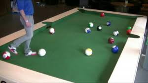 Soccer Player On Pool Table Espn Video Bolas De Futebol Casas Modernas De Luxo Jogos Quintal