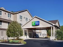 Hampton has almost 200 locations in connecticut maine, massachusetts, new jersey, new york, pennsylvania and rhode island. Hampton Beach Nh Hotels Holiday Inn Express Suites Hampton South Seabrook