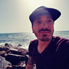 היום, לפני 48 שנים בדיוק, מת הגיטריסט הגדול בכל הזמנים ואחד מגדולי הרוקרים  (בעיניי הגדול מכולם) האיש והאגדה, ג'ימי הנדריקס. Jimi Hendrix 27.10.1942