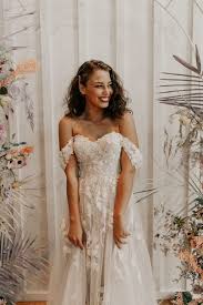 French traditional dresses are available in latest collections at reasonable prices upon alibaaba.com. Wedding Dress Traditional Indian Wedding Dress Maxi Bridesmaid Dresses Grizzlehair