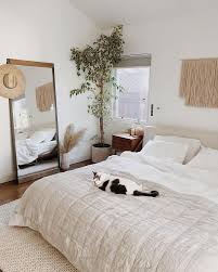 62 Minimalist Bedroom Ideas Perfect For Apartment Being On A Budget 20 Simple Bedroom Bedroom Design Apartment Decor