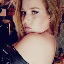 necesito ayuda cómo se llama este muñeco, ????porque veo que lo utiliza  todo el mundo, pero no tengo ni idea de su nombre😂 os leo en  comentarios#muñeco #nombres #viralvideos #viral #viralreels #blazermoderna