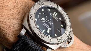 Together with explorer mike horn, panerai presents a new special edition: Ablogtoread Panerai Submersible Mike Horn Edition Pam00984 Watch Review Borealis Watch Forum Open To All Wis And Watch Collectors