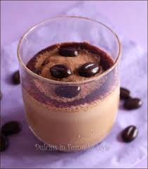 Chi sotto la calura della bella stagione non riesce proprio a fare a meno del piacere del caffè, ma non se non sapendo bene dove mettere le mani in fatto di preparazione, siamo spesso portati ad andare a prendercelo al bar. Caffe Freddo Cremoso Senza Panna Montata Senza Bimby E Senza Shaker Caffe Freddo Caffe Al Cioccolato Muffin Allo Yogurt