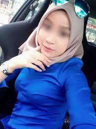 Peminat Coli Wanita Awek Baju Biru Dengan Coli Warna Biru