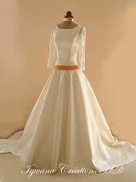 Vintage / originale ivoire satin hiver robe de mariée 2019 princesse encolure dégagée manches longues chapel train volants. Robe De Mariee Alicia Mikado Ivoire Satin Duchesse Corail Et Dentelle De Calais Anne Dubois Igwana Creation Et Confection De Robes De Mariee Sur Mesure Robes De Soiree Et Cocktail Corteges Capes