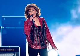Jun 14, 2021 · reba mcentire took to social media this weekend and shared with her fans an early christmas present. Reba Mcentire Moves Tour Ppg Paints Arena Show To 2021 Triblive Com
