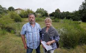 Sign and send the petition: Dordogne Leurs Grenouilles Font Trop De Bruit Ils Sont Condamnes A Boucher La Mare