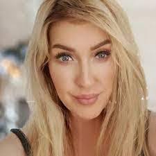 Katelyn Henning's Instagram, Twitter & Facebook