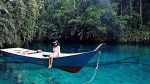Its uniqueness and beauty are rarely found in other similar places in indonesia. Menikmati Indahnya Danau Labuan Cermin Di Kalimantan Surga Dua Rasa Yang Memanjakan Mata