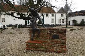 ˈmɔntfoːrt (listen)) is a municipality and a city in the netherlands, in the province of utrecht. War Memorial Montfoort Montfoort Tracesofwar Com