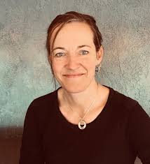 Sarah Bowen's Instagram, Twitter & Facebook