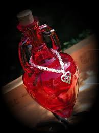Pour Attirer L Amour Dans Votre Vie A L Aide D Un Filtre D Amour Preparation Du Philtre D Amour Servez Vous D Philtre D Amour Filtre D Amour Flacons De Parfum