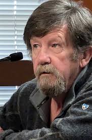 Contractor pleads not guilty to felony theft