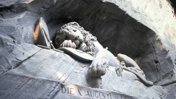 Tượng sư tử Lion Monument (hay **Löwendenkmal** trong tiếng Đức) là một tác  phẩm điêu khắc nổi tiếng tại thành phố Lucerne, Thụy Sĩ. Đây là một trong  những địa danh văn
