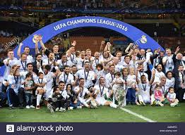 De champions league finale die gespeeld werd door atletico madrid tegen real madrid moet uiteindelijk worden besloten door het nemen van penalty's. Mailand Italien 28 Mai 2016 Real Madrid Team Feiert Nach Dem Gewinn Der Uefa Champions League Finale Match Gegen Atletico Madrid In Mailand Italien 28 Mai 2016 Real Madrid Gewann Atletico Madrid