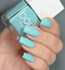 También hemos conseguido una mayor fluidez en su textura para una sencilla manicura. 10 Colores De Esmalte Que Tienes Que Conseguir Si Eres Morenita