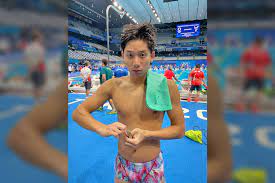 2021東京奧運帥哥：王冠閎 （台灣游泳選手） 年僅19歲的王冠閎，現效力於國際游泳聯盟卡利神鷹隊，多次代表中華台北參與國際賽事，加上韓系單眼皮外貌與精實身材，讓他瞬間成了熱搜的台灣游泳界小天菜。 延伸閱讀： 2021東京奧運直播線上看! X4xjypxsntgkjm