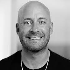 Justine Gab's Instagram, Twitter & Facebook