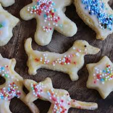 Bunte Ausstecherle Aka Einfache Butterplatzchen Bake To The Roots Rezept Lebensmittel Essen Ausstecherle Backideen