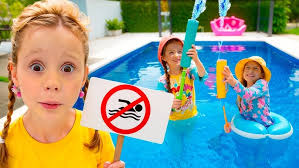 Family pool time ! Elsa & Anna toddlers