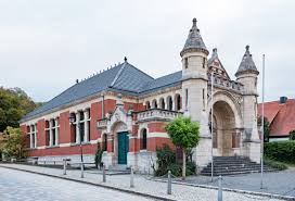 Die geschichte des weinbaus an saale und unstrut ist für touristen am leichtesten nördlich von karsdorf und südöstlich von freyburg erlebbar. Erinnerungsturnhalle Wikipedia